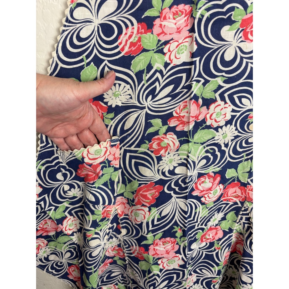 Vintage Floral Full Bib Apron Blue Red Pink Ric Rac Trim Pockets Ruffle Hem 2426 - Picture 3 of 5